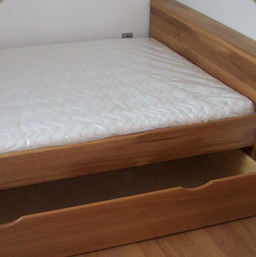 nbytek na mru